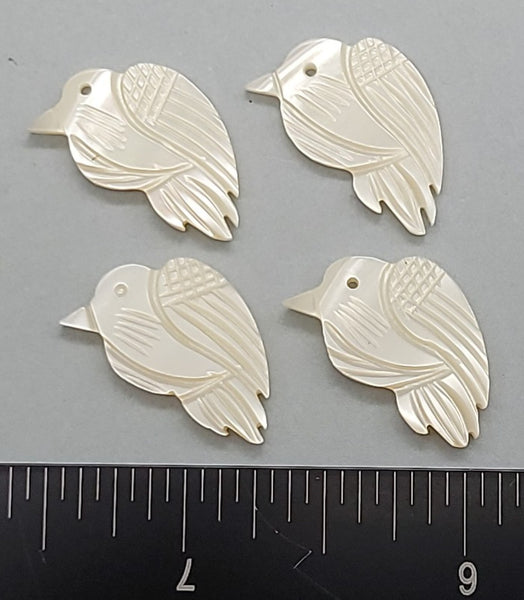 Vintage Mother of Pearl – carved white birds - 21mm