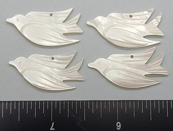 Vintage Mother of Pearl – carved white birds with top hole - 30mm - 4pcs