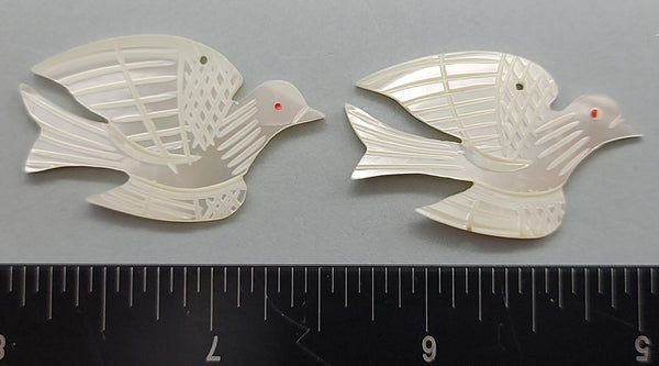 Vintage Mother of Pearl – carved white birds with top hole - 35mm - 2pcs
